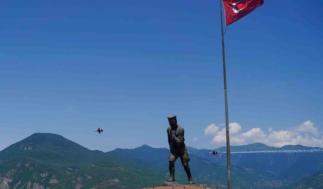 Türk Yıldızları Artvin semalarında prova uçuşuyla nefes kesti
