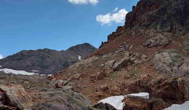Koruma altındaki Artabel Gölleri’nde taraftar tahribatı