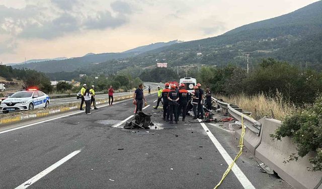 Bolu D-100'de iki otomobil kafa kafaya çarpıştı: 1 ölü, 2 yaralı