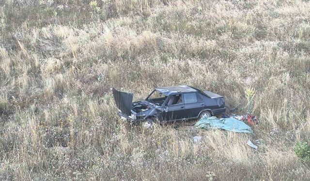 Kayıp kişi, şarampole devrilen aracının altında ölü bulundu.
