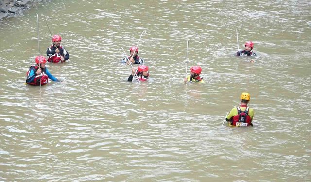 Giresun'da selde kaybolan 2 kişiyi arama çalışmaları sürüyor