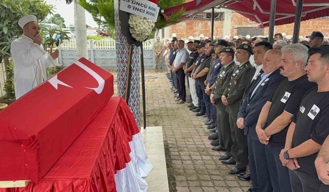 Sakarya'da kazada hayatını kaybeden uzman çavuş Samsun'da toprağa verildi