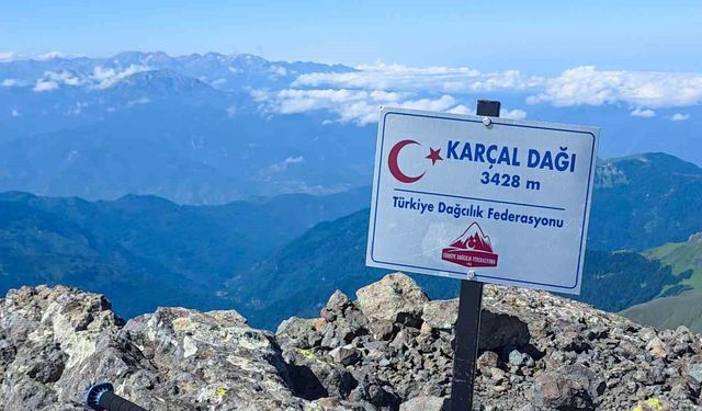 3 bin 428 rakımdaki Karçal Dağı'nın zirvesi havadan görüntülendi