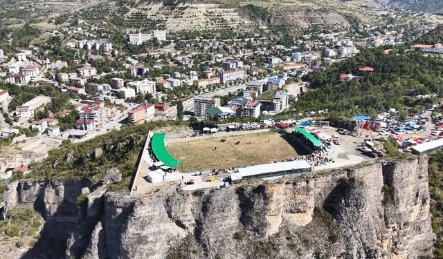 Artvin'de yılın son boğa güreşleri yapıldı