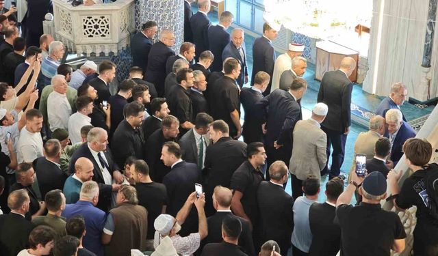 Cumhurbaşkanı Erdoğan, Rize'de cuma namazını kıldı