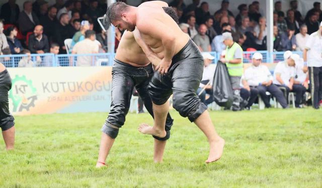 Geleneksel Sungurlu Yağlı Pehlivan Güreşleri kıyasıya mücadelelere sahne oldu