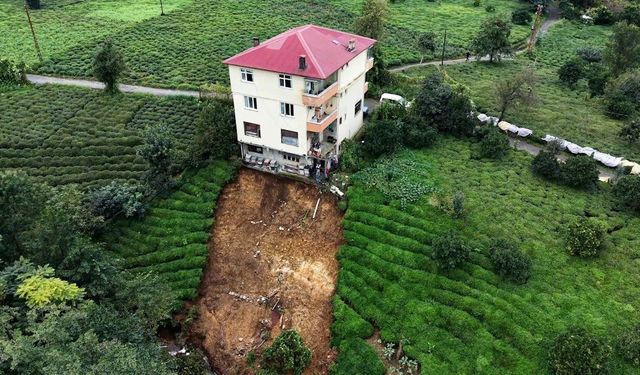 RİZE'DE KORKUTAN HEYELAN!
