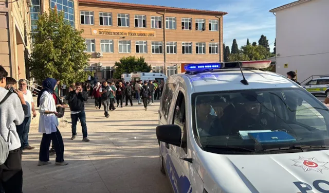 SON DAKİKA... MANİSA'DA LİSE ÖNÜNDE SİLAHLI SALDIRI!