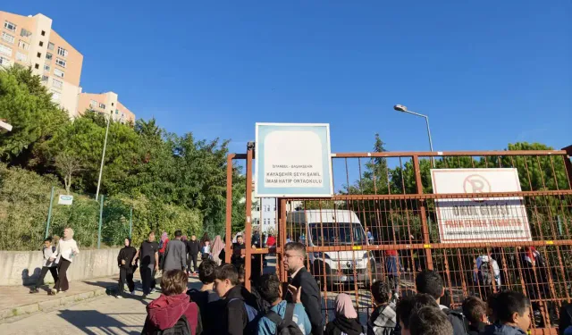 OKULDA BIÇAKLI SALDIRI: 4 ÖĞRENCİ YARALANDI!