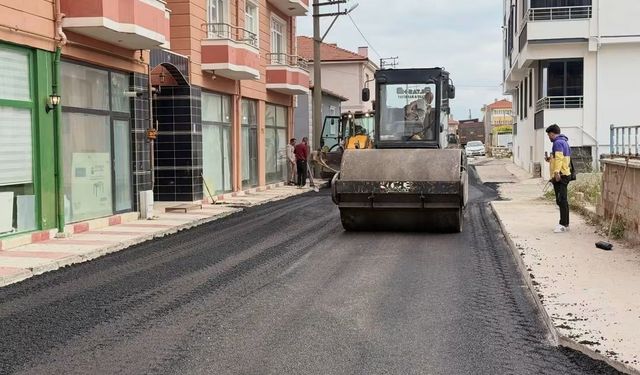 Alaca'da asfalt çalışmaları sürüyor