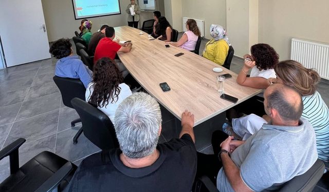 Düzce'de sağlık personeline Alzheimer farkındalık eğitimi