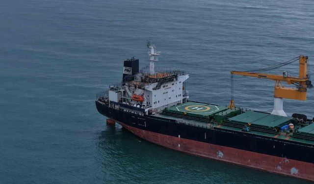 KARADENİZ'DE DRON SAKATLIĞI YAŞAYAN GEMİ TRABZON AÇIKLARINA SIĞINDI!