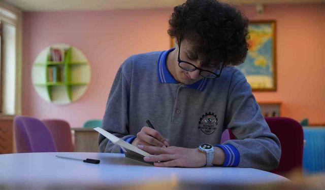 Meslek lisesi öğrencisinin edebiyat tutkusu romana dönüştü: 4 ayda kitap yazdı