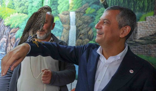 Özgür Özel, sel ve heyelan bölgesinde esnafı ziyaret etti