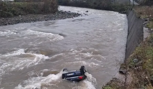 Mezar Yeri Bakmaya Giderken Dereye Uçtular