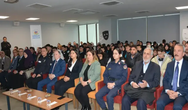 Trabzon'da Dünya İnsan Hakları Günü’nde anlamlı konferans