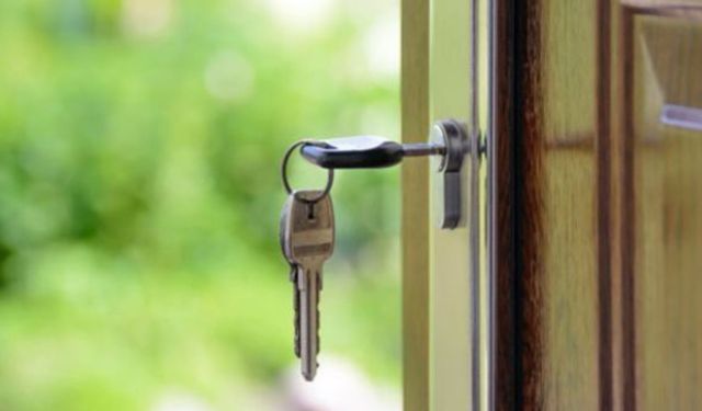 KONUTTA REKOR, YABANCIDA ÇÖKÜŞ!