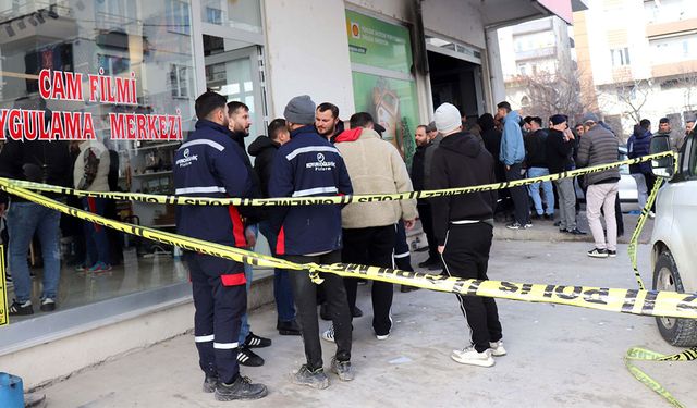 ÜNYE'DE OTO SERVİSİNDE SIR ÖLÜM