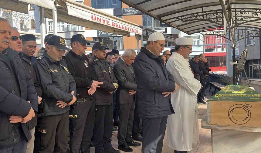 Hastalığı nedeniyle hayatını kaybeden emniyet personeli son yolculuğuna uğurlandı