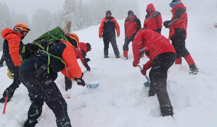 Kastamonu'da Ilgaz Dağı'nda 'Çığda Arama Kurtarma' tatbikatı gerçekleştirildi