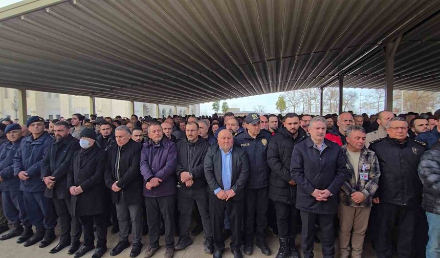 Silahını temizlerken hayatını kaybeden polis memuru Zonguldak'ta son yolculuğuna uğurlandı