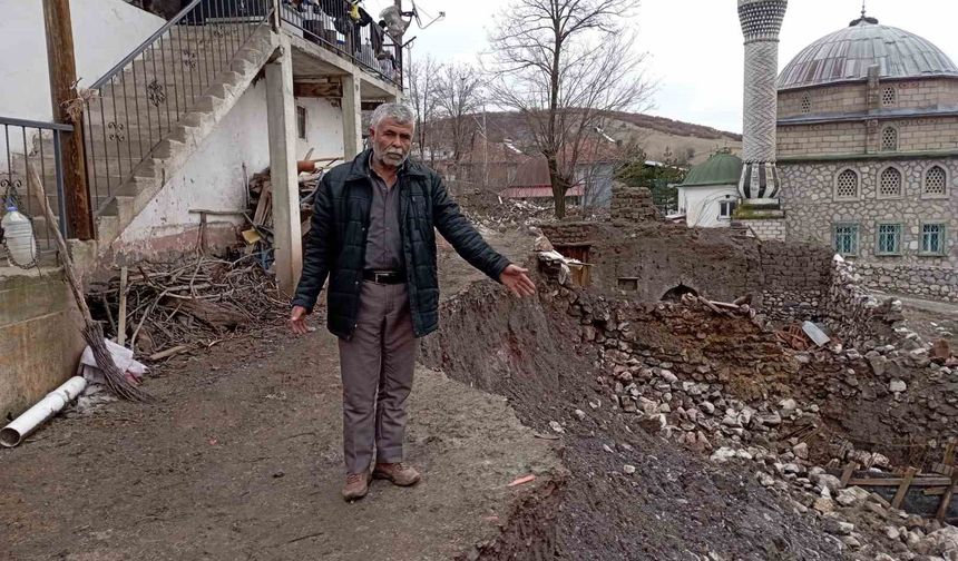Tokat'ta aşırı yağış mahallede hasara yol açtı