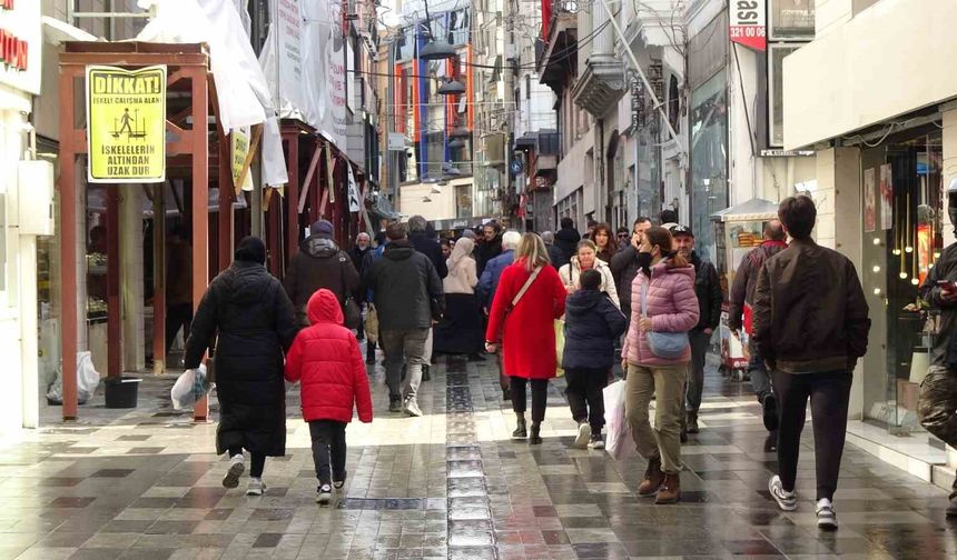 DİKKAT! SALGIN RİSK GRUPLARINI VURUYOR!