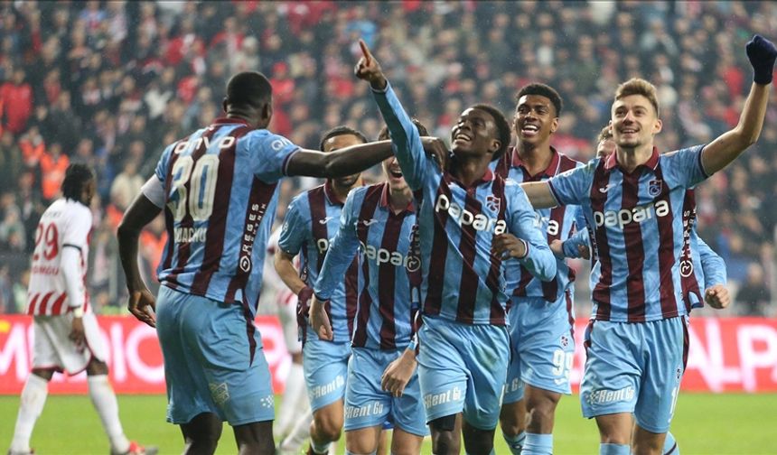 TRABZONSPOR-FENERBAHÇE MAÇINA FIFA KOKARTLI HAKEM!