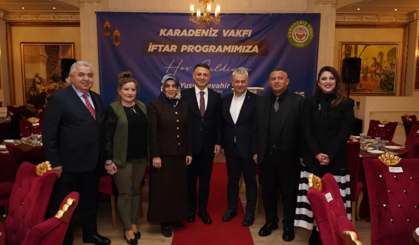 SİYASETİN RENGİ BU SOFRADA BULUŞTU