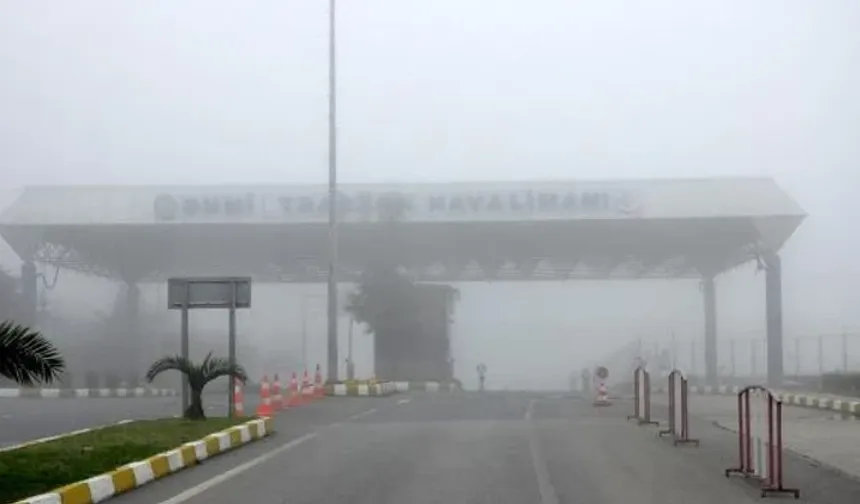 TRABZON’DA SİS KABUSU: ŞEHİR GÖZ GÖZÜ GÖRMÜYOR, UÇAKLAR İNEMEDİ!