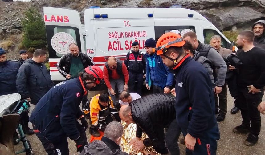 Araç uçuruma yuvarlandı: 1 yaralı