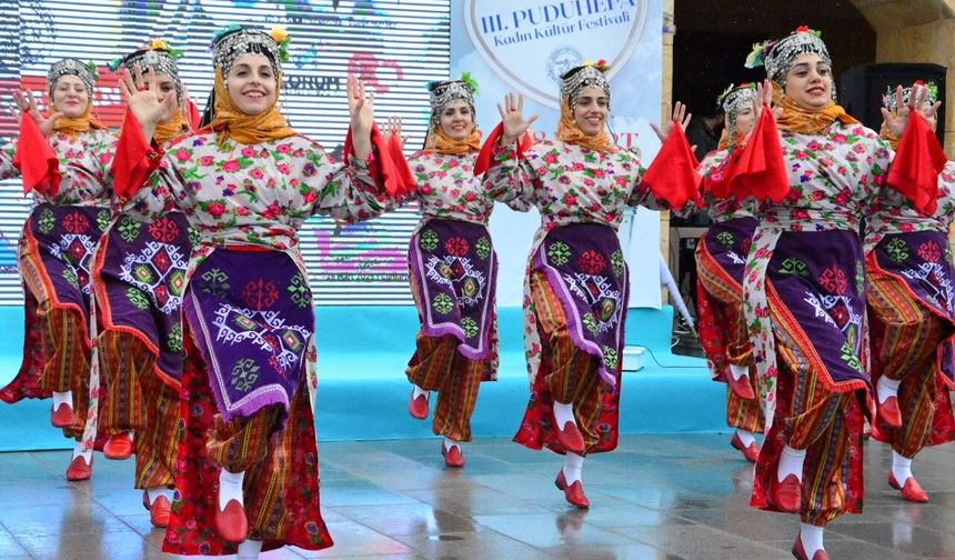 Çorum'da 3. Puduhepa Kadın Kültür Festivali başladı