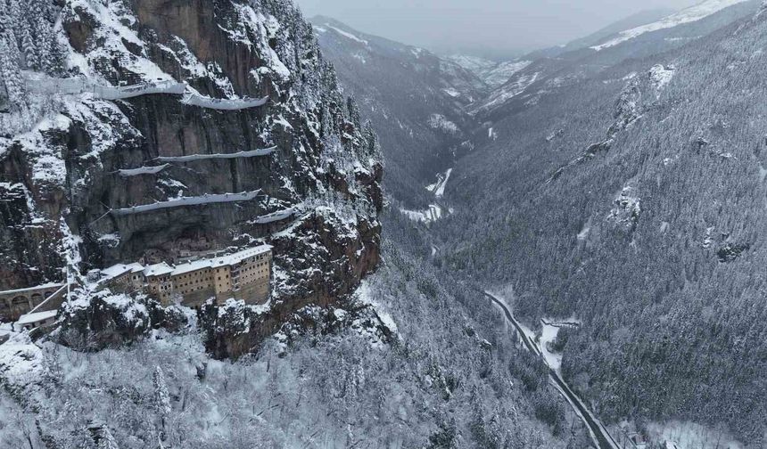 SÜMELA'DA GÖRSEL ŞÖLEN