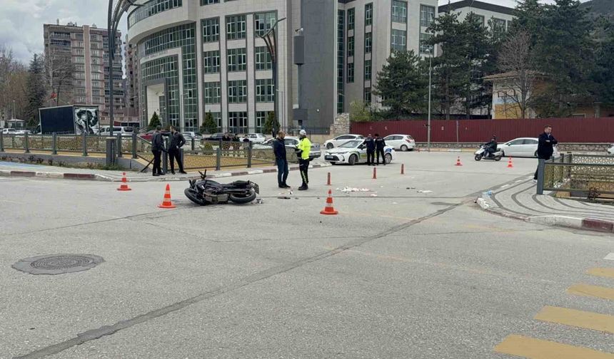 Tokat'ta motosikletle otomobil çarpıştı: 2 ağır yaralı