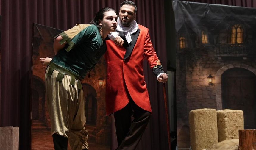 TRABZON’DA KAHKAHA TUFANI: SCAPIN’İN DOLAPLARI SAHNEYE ÇIKIYOR!