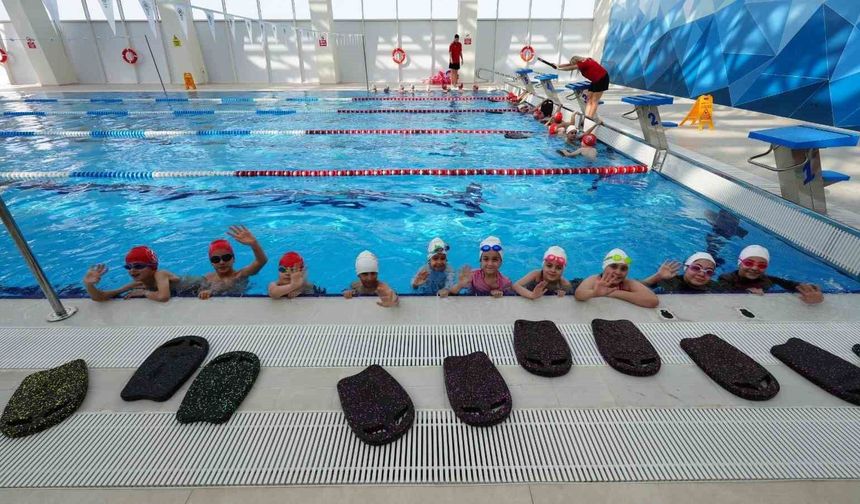 ÇOCUKLAR YÜZME KURSLARINDA BULUŞTU!