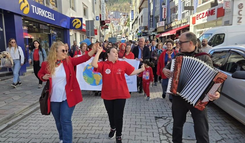 Artvin'de Otizm Farkındalık Yürüyüşü düzenlendi