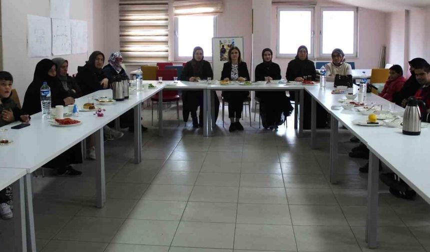 Otizmli çocukların ergenlik süreci anlatıldı