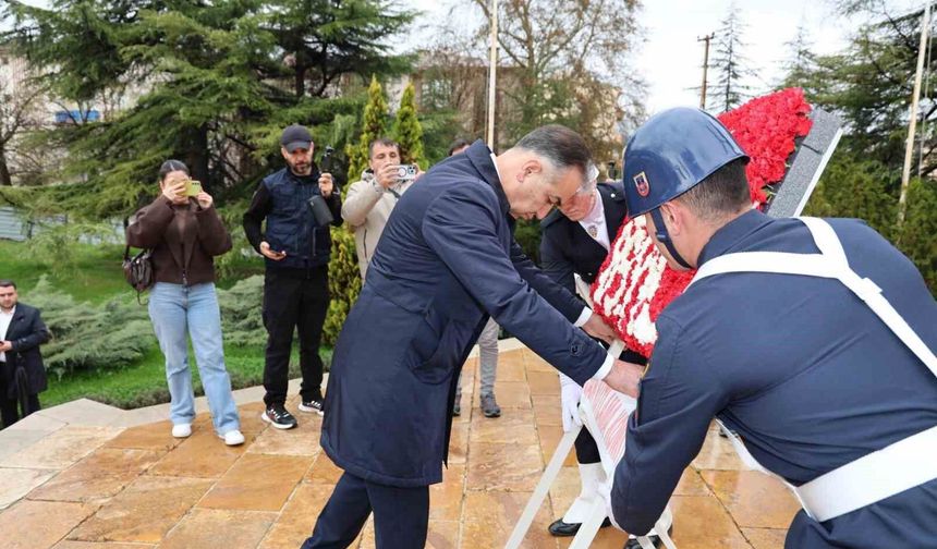 Karabük'te 89. yıl kutlamaları çelenk sunma töreniyle başladı