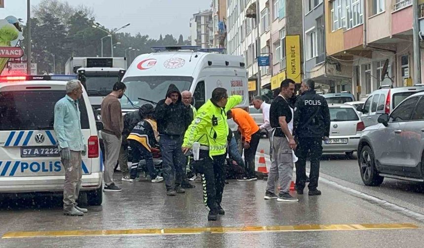 Sinop'ta hafif ticari araç yayaya çarptı: 1 yaralı