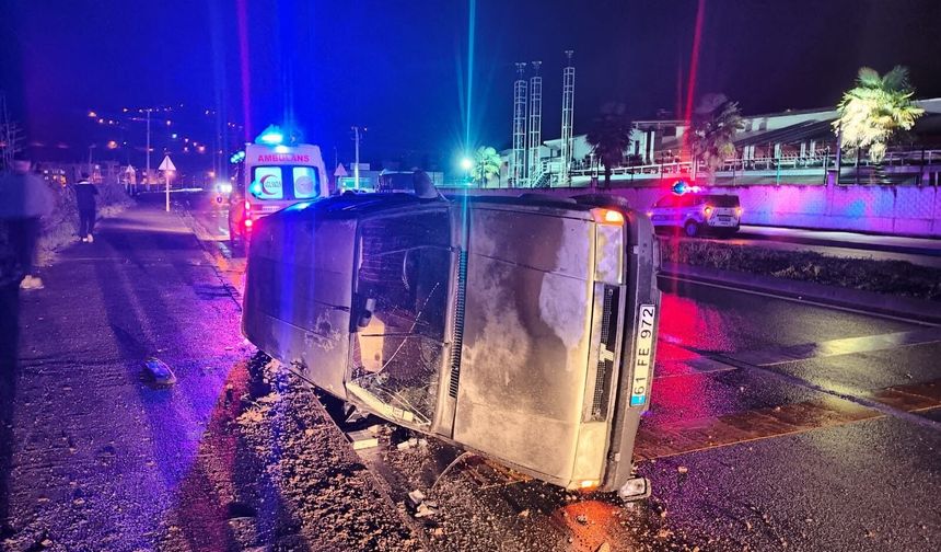 TRABZON'DA TRAFİK KAZASI: 2 YARALI!