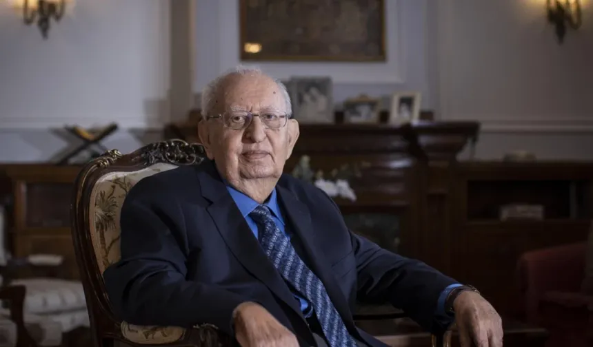 TÜRK SİYASETİNİN ACI KAYBI: HÜSAMETTİN CİNDORUK HAYATINI KAYBETTİ