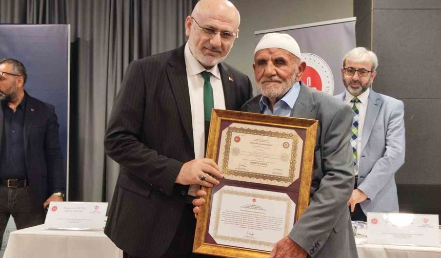 87 yaşında hafız oldu
