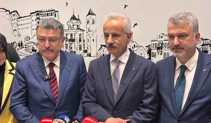 Bakan Uraloğlu, memleketi Trabzon'da hemşehrileri ile bayramlaştı