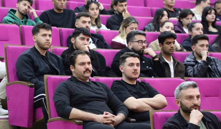 BARÜ'de alanında uzman isimler kadın futbolunda medyanın rolünü anlattı