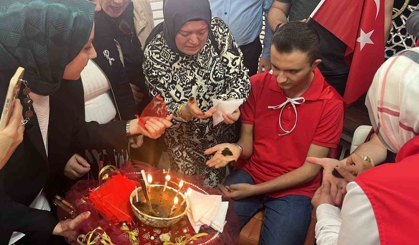 Çorum'da temsili askerlik yapacak engelli bireylere asker kınası yakıldı