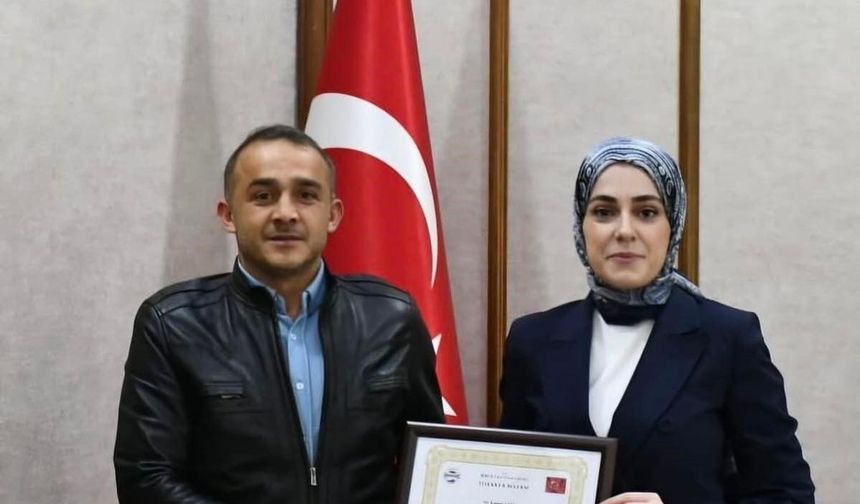 Eslem'i kurtaran dalgıç Kemal Ateş'e teşekkür belgesi