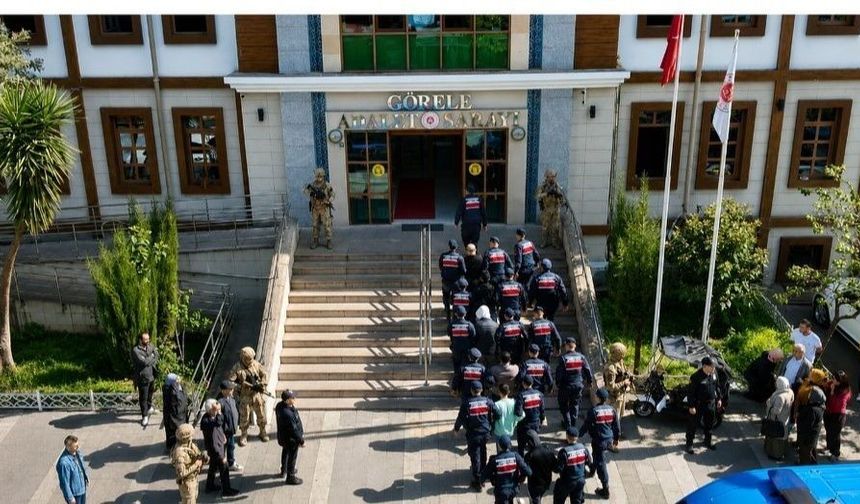 Giresun merkezli 4 ilde jandarmadan dolandırıcılık operasyonu