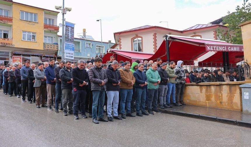 Motosiklet kazasında hayatını kaybeden genç son yolculuğuna uğurlandı