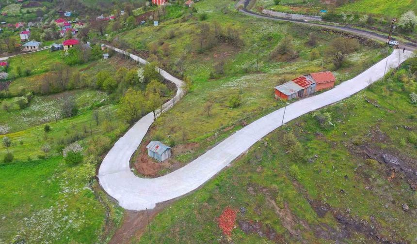 Ordu'da beton yol çalışmaları devam ediyor